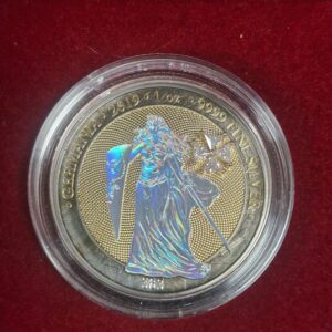 ⭐ GERMANIA 2019 – Crystal Cross
Limited Edition • Nr. 383/500 • 1 oz 999.9 Silver • Holografisk Finish + Swarovski Crystal
