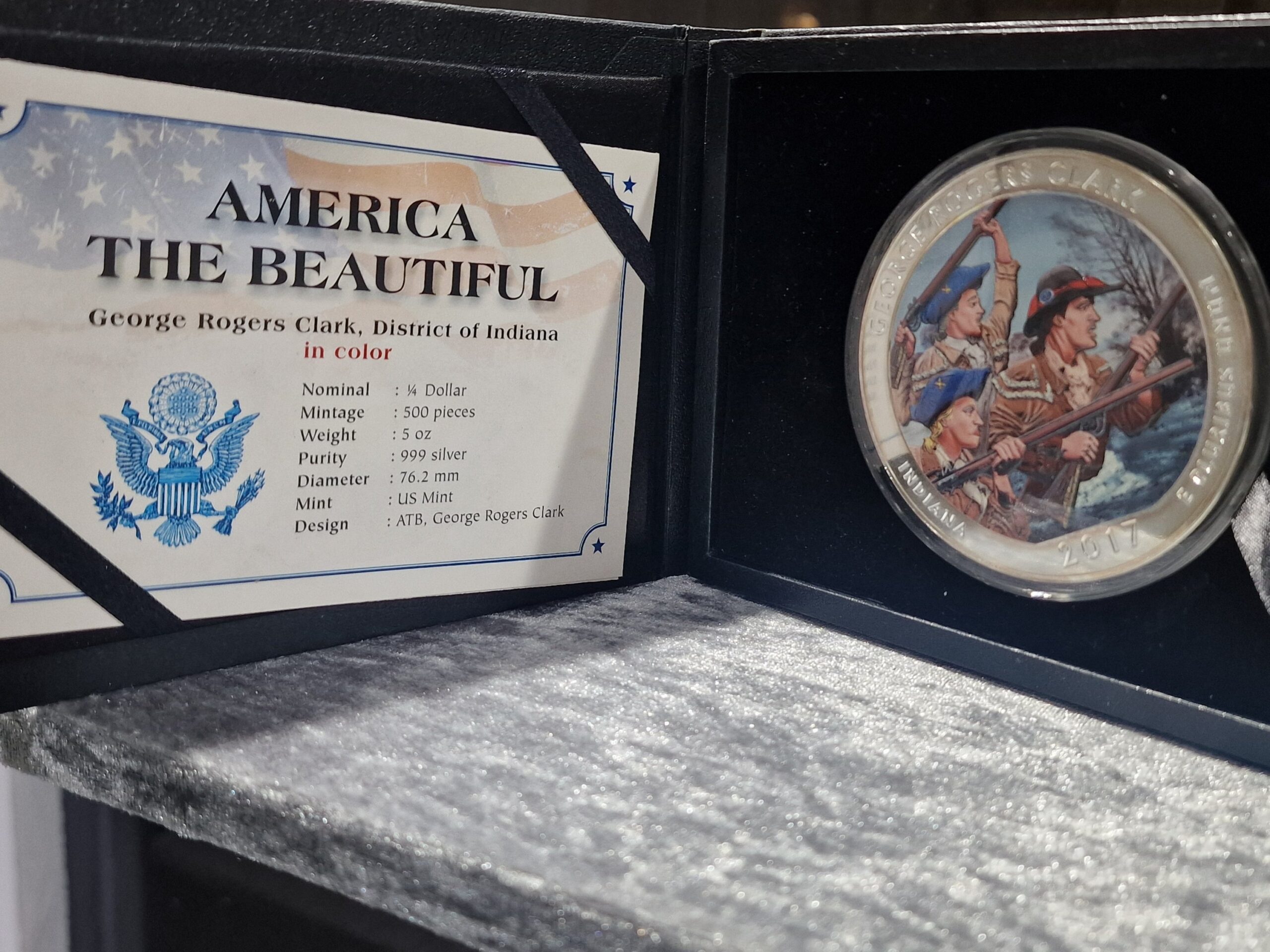 🇺🇸 America the Beautiful – George Rogers Clark 2017
5 oz .999 Silver – Colorized Edition (KUN 500 stk!) - Billede 2